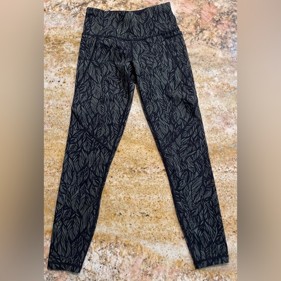 Sweaty Betty Pants - Like New Sweaty Betty Power 7/8 length 24” Green Leaf Leggings